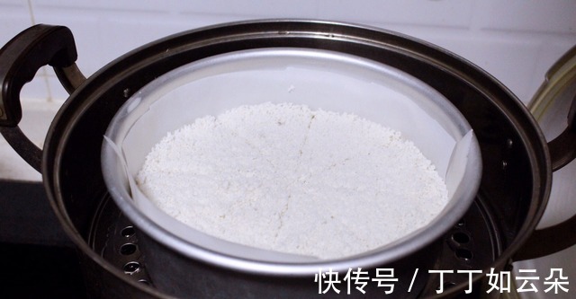 一出锅就满屋飘香的桂花糕，口感细腻香甜，入口即化！