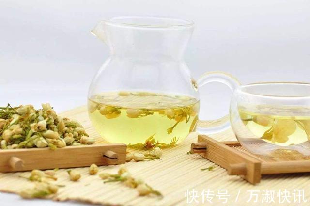 桑叶 女人过了40岁，尽量别留3种发型，又土又“显老”，希望你不是