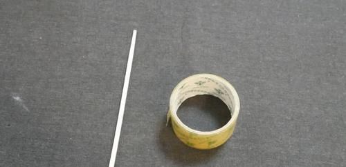 解决|赶紧在筷子上粘透明胶带,后悔现在才知道,解决了家里的大烦恼