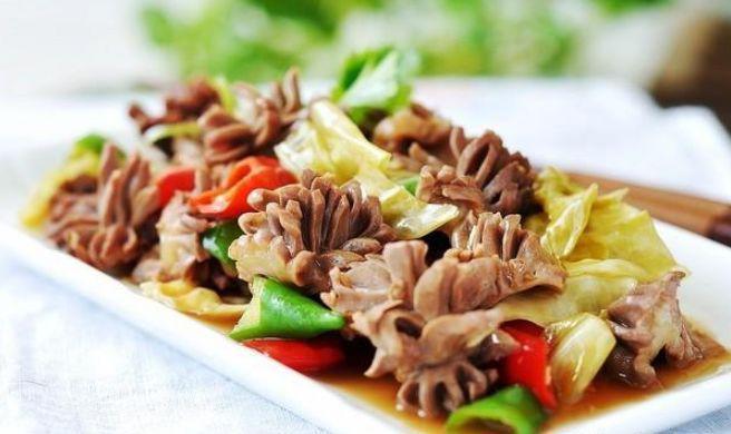  美食优选：菠菜炒猪肝，泡菜鸡胗花儿，红烧羊肉，蒸碗酥肉的做法