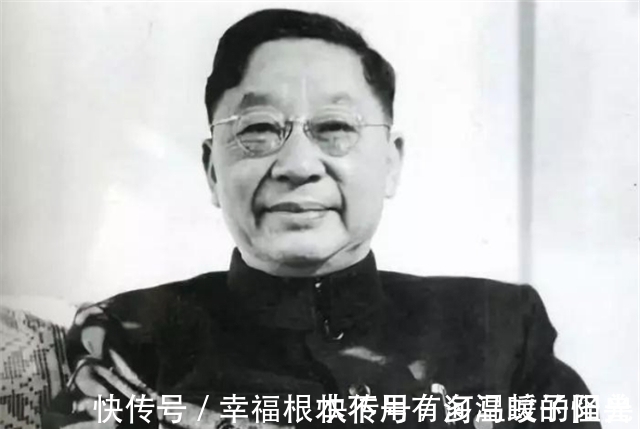 老舍&父亲老舍投湖自尽,他在公园陪遗体坐了一天,一生夹着尾巴做人