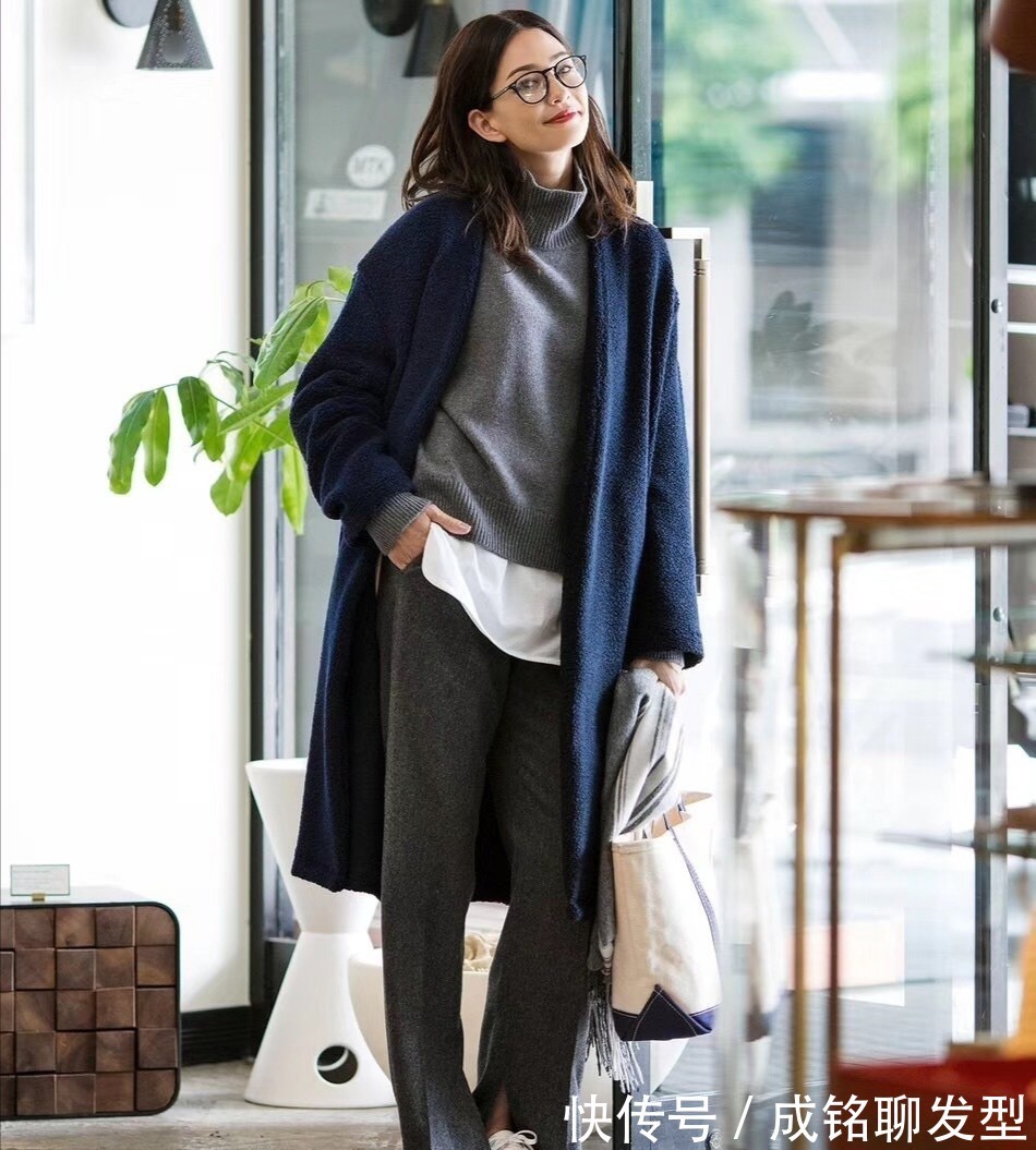 外套|四十多岁的女人不要穿得太鲜艳,看看日本模特的穿搭,简约又时尚