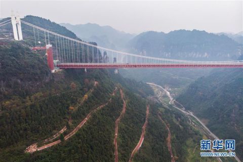  市矮寨镇拍摄的盘山|彩装扮靓盘山路