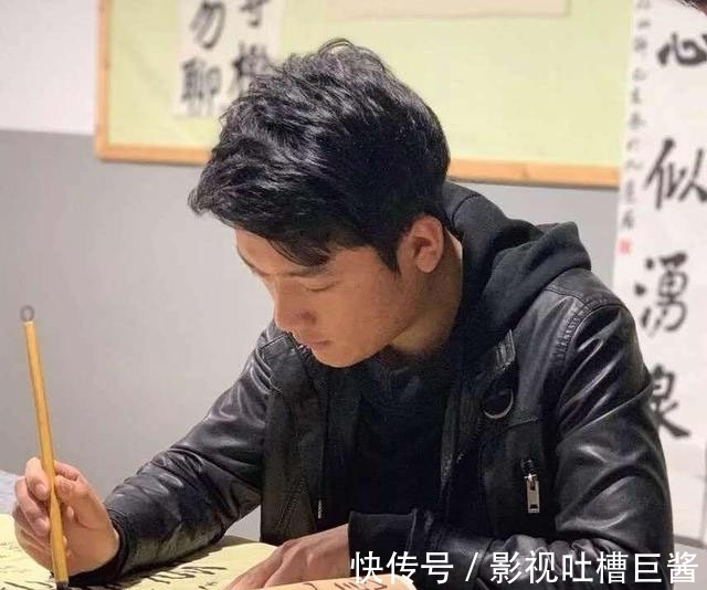 90后$14个大字赢国展,90后小伙就是不一样,造型突兀,却不失严谨法度