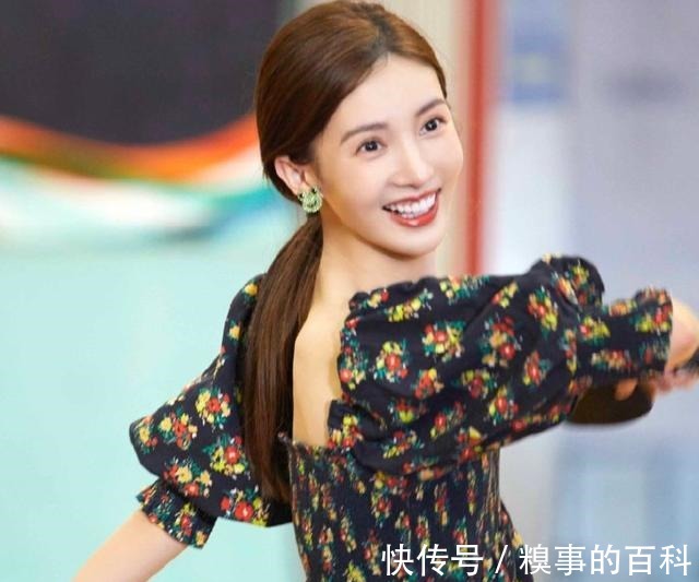 难怪说张继科不是金晨理想型,手把手教乒乓球时,肤色差说明一切!