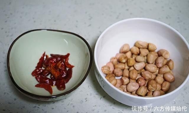 一道简单的小拌菜:凉拌白菜丝,做法简单,但味道爽口