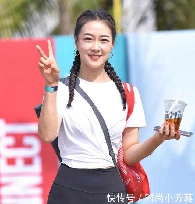 甜美 经典黑白搭配，充满少女甜美气息