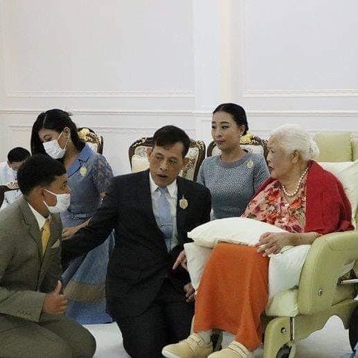 粉宝石 泰国太后年轻时靠粉宝石撑场面!如今瘫痪多年,脸庞怎么变这么黑