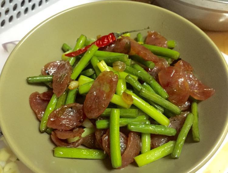 家常美食蒜苔炒肉,炒蒜苔也有窍门,少了这一步蒜苔不会香