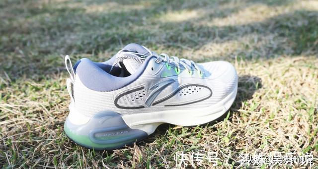 耐克 谁说预算少就穿不了好鞋?这5双跑鞋脚感颜值并重,还都是大牌