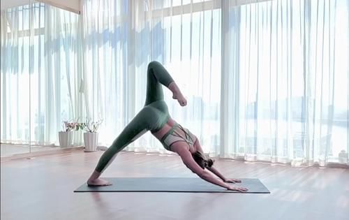 脚跟|零基础练习的一字马教程,进行开髋开胯,教你把一字马练好