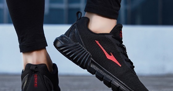 跑鞋 大量美国跑迷涌入中国,抢购国产“廉价跑鞋”,直呼:太值了