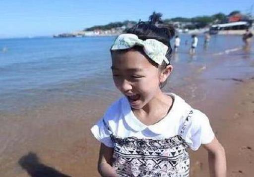 浓妆|《变形计》“神仙妹妹”梁小友高二辍学后成网红,浓妆直播惹众议