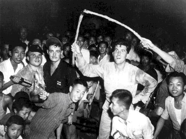 投降|盘点1945年日本投降时，世界人民如何表达胜利的喜悦