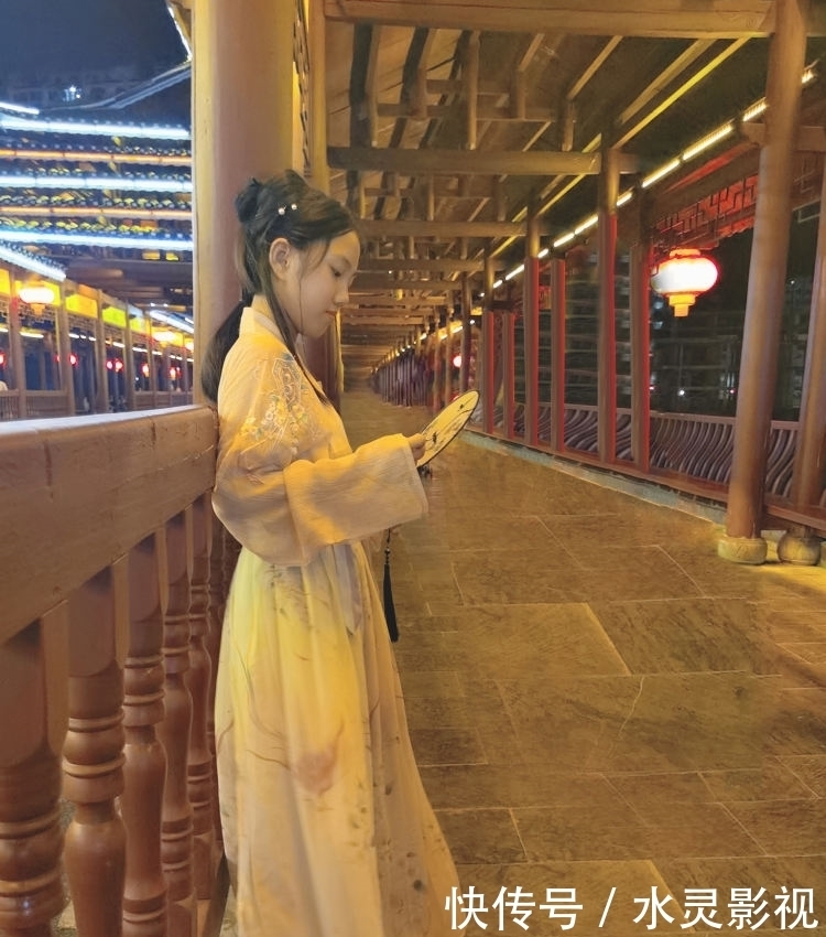 褙子|“出圈”的汉服,我不敢穿出门