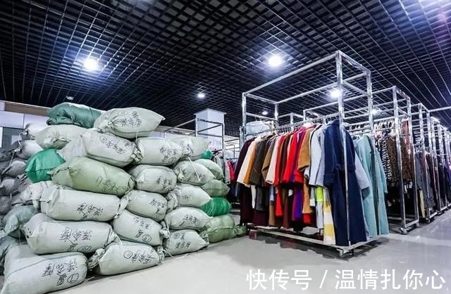 差距|同样一件衣服，为何线上线下的价格差距两三倍？背后原因公开