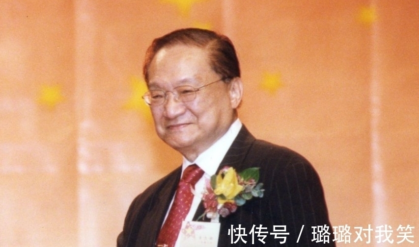 易中天$余秋雨的文学水平如何?易中天的评价很犀利,金庸的评价则很幽默