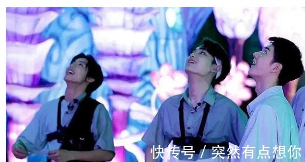 催了三次了!王一博催工作人員下班,自己淋了雨,還想替別人撐傘!