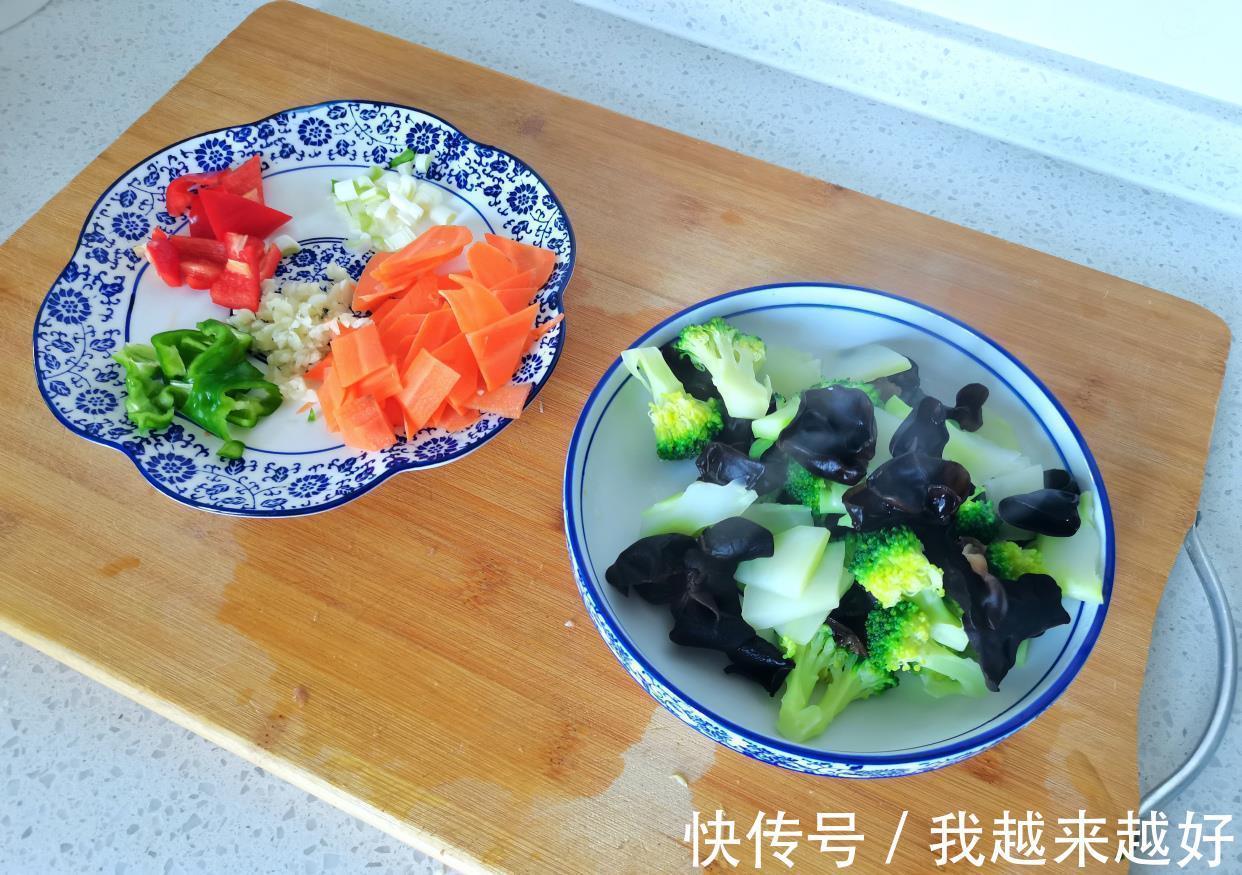 午餐|休息天,两口子的午餐两菜一汤,简单美好,网友:充满爱的小日子