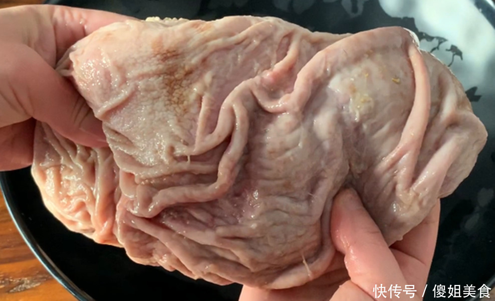 洗猪肚,加盐洗就错了,如此做,5分钟洗净,猪肚不腥不臊更入味