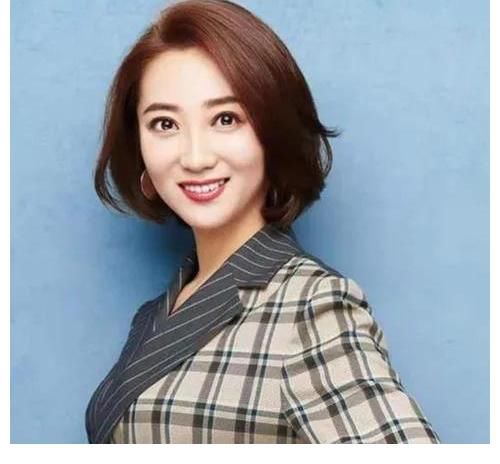 从上海电视台到央视的主持人周瑜