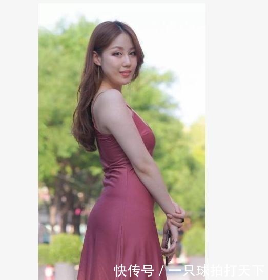 铆钉 连衣裙搭配铆钉高跟鞋，展现美丽清爽的气质，甜美优雅