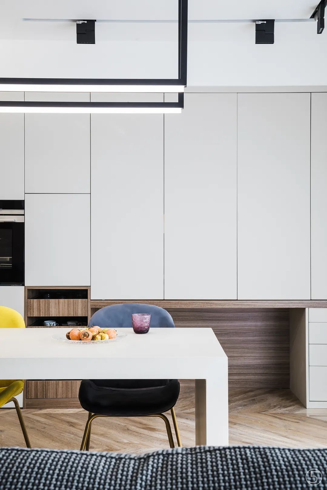 无主灯|180㎡现代极简，无主灯设计果然不凡，朴素的空间也有档次感