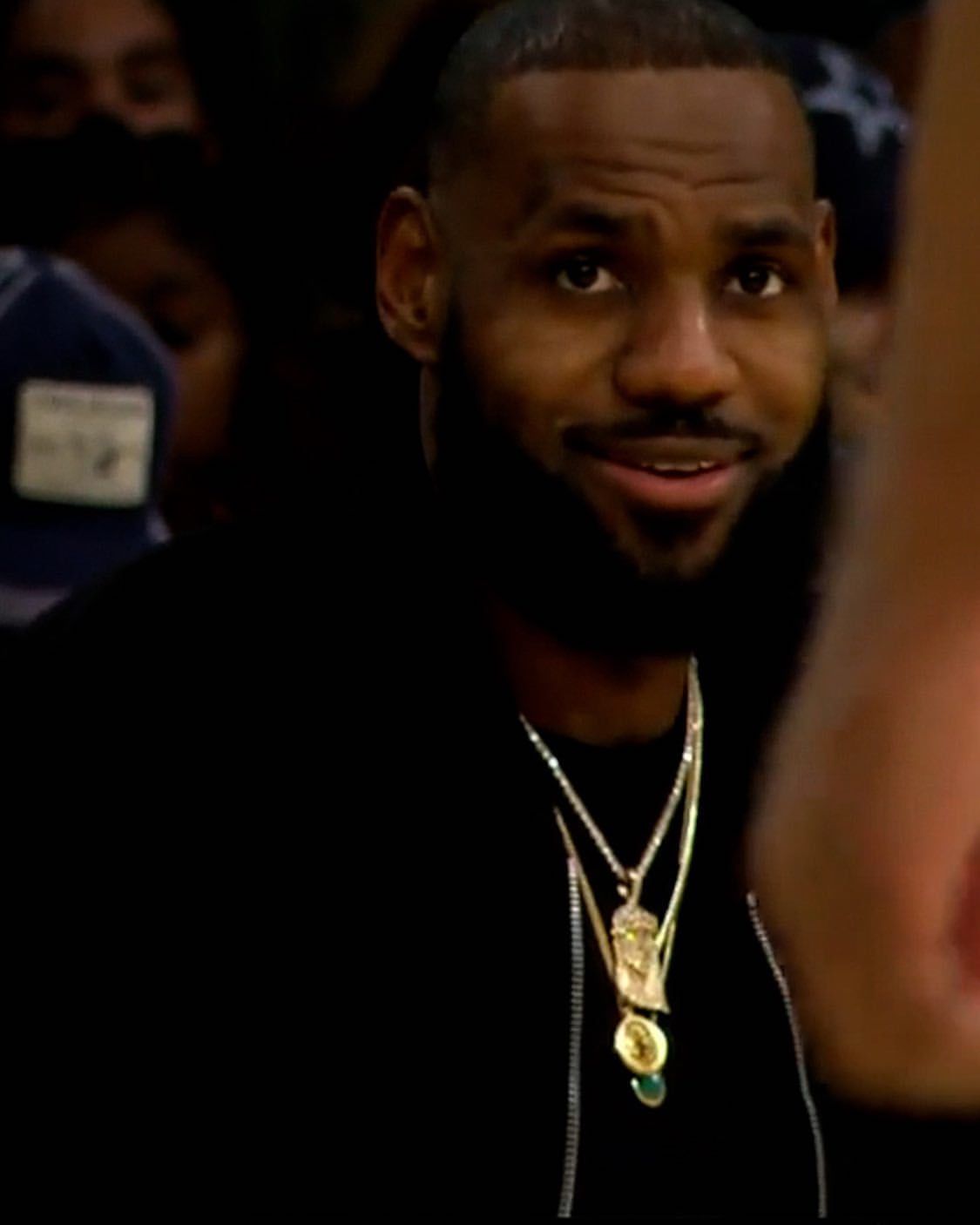 詹姆斯|父子籃球！媒體曬詹姆斯今日觀戰(zhàn)大兒子布朗尼比賽組圖