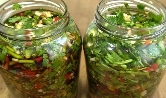 立冬后,遇到此菜别放过,3元1斤,腌起来脆爽开胃,1小时就能吃