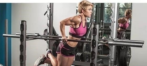俯卧撑|新手都在做俯卧撑，老手却拿双杠臂屈伸练胸，这两个动作差在哪
