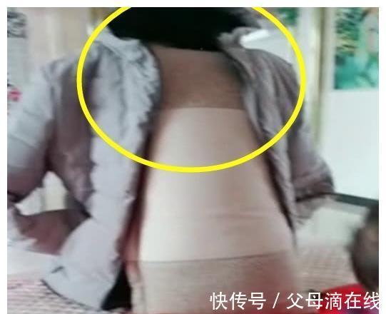 快递|妈妈下楼拿快递,摆了个假妈妈盯着双胞胎,这画面原谅俺笑喷了