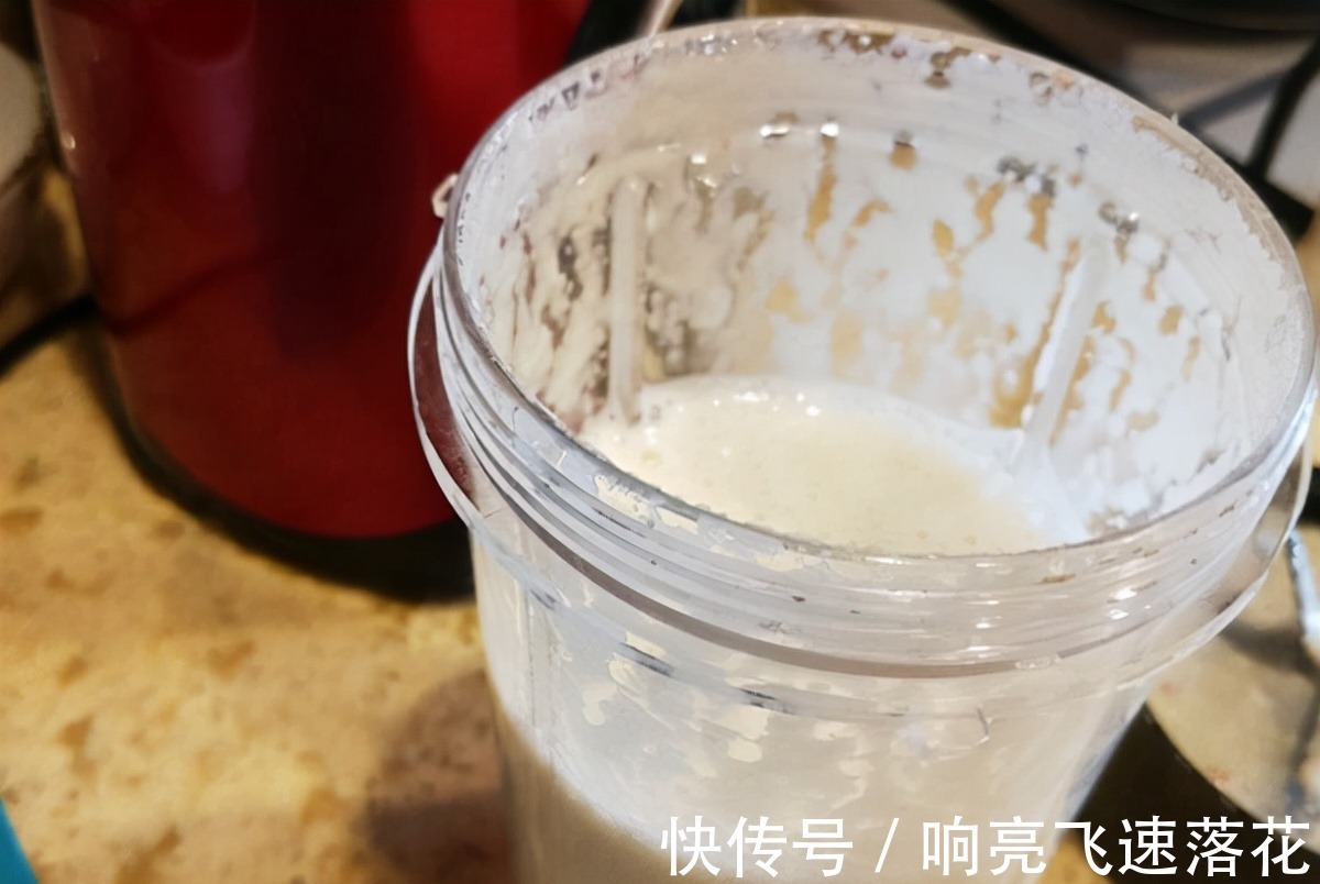 腌芥菜，只放盐不好吃，80奶奶教我3招，脆爽入味，我每年腌一缸！