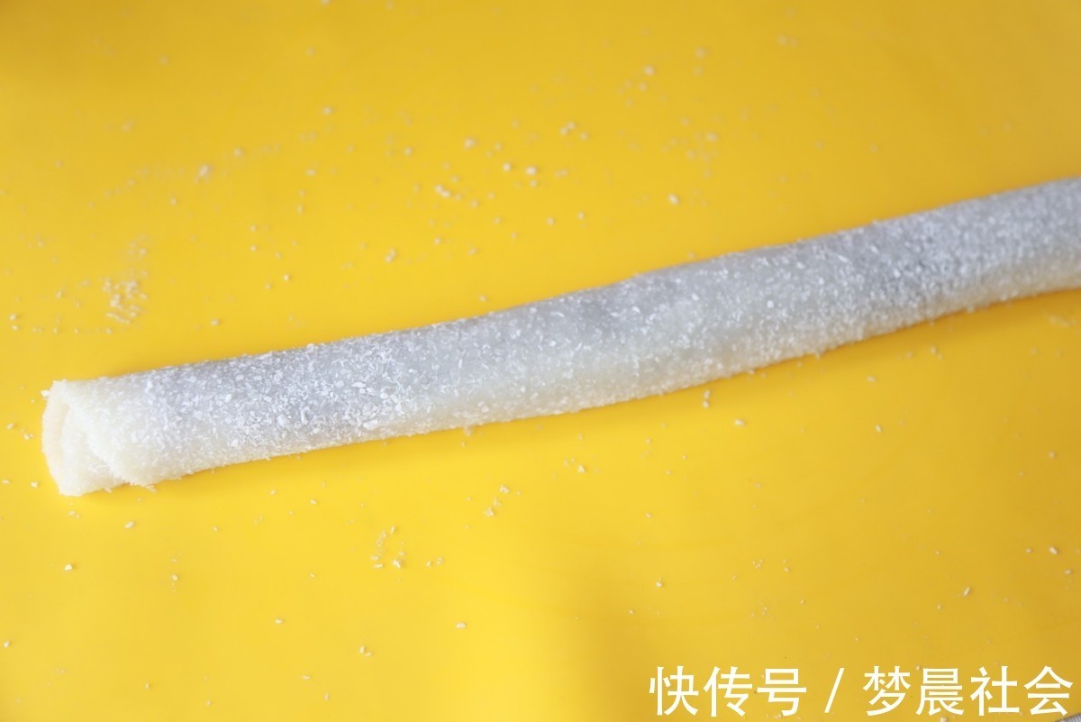 面糊|自制糯米豆沙卷,软糯的外皮,甜甜的馅料,真的是太好吃了