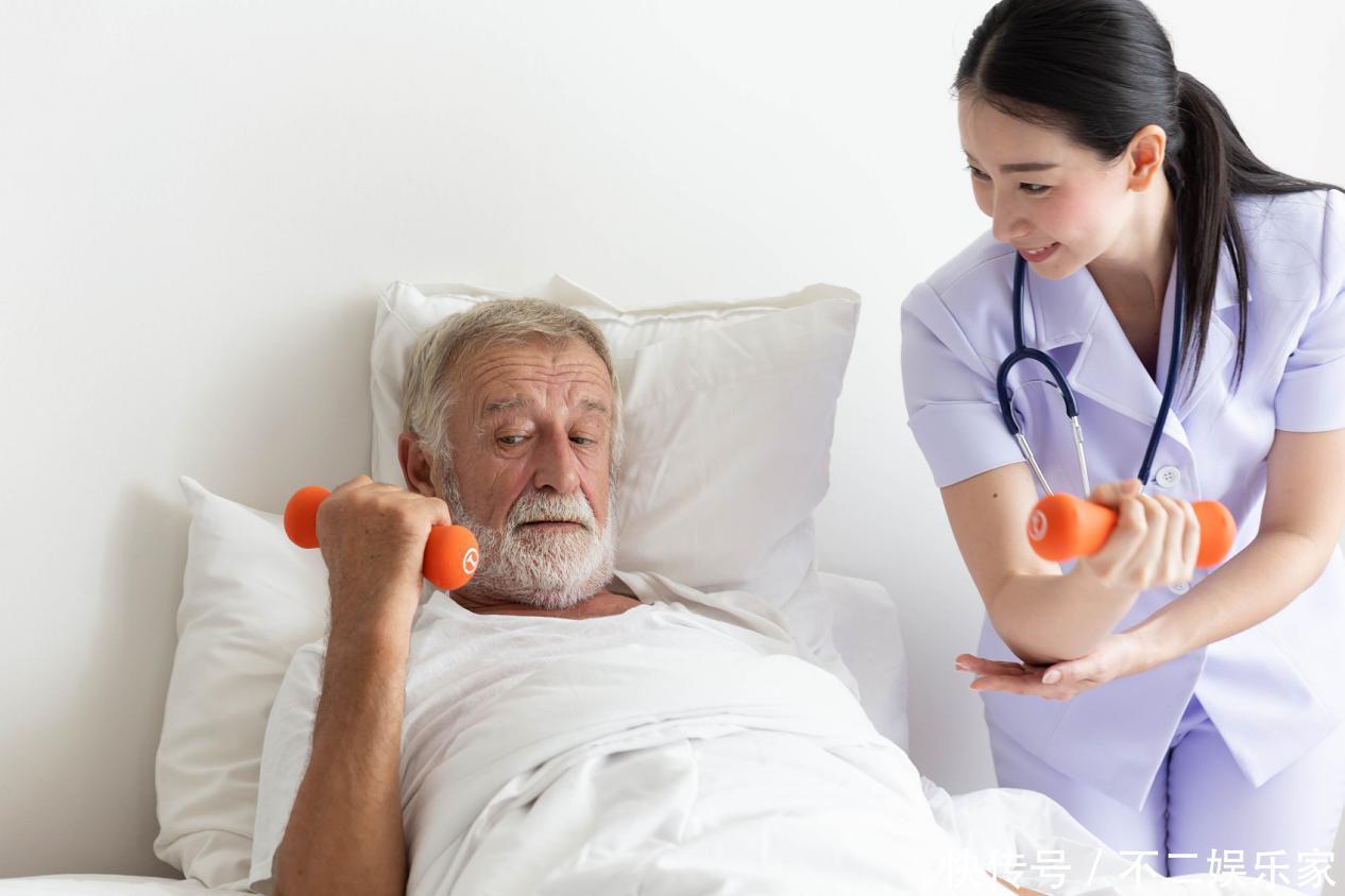 女性|超准老年痴呆测试:树上有一个女性背影,能一眼就看出的人太牛了