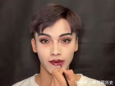 小哥哥仿妆“白皇后”走红,开局:凑凑热闹吧,成品:高级脸?