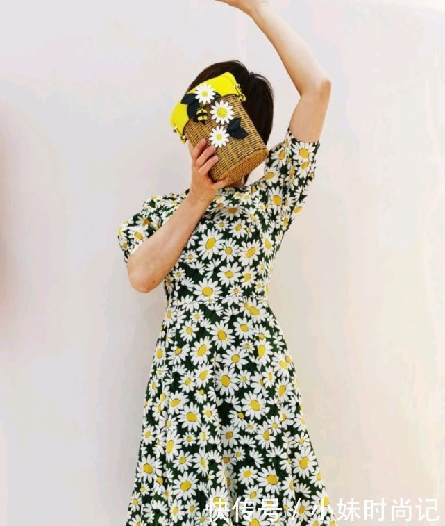 时尚博主|35岁后的女子穿什么才好看?优雅浪漫的穿搭就很精致,魅力四射