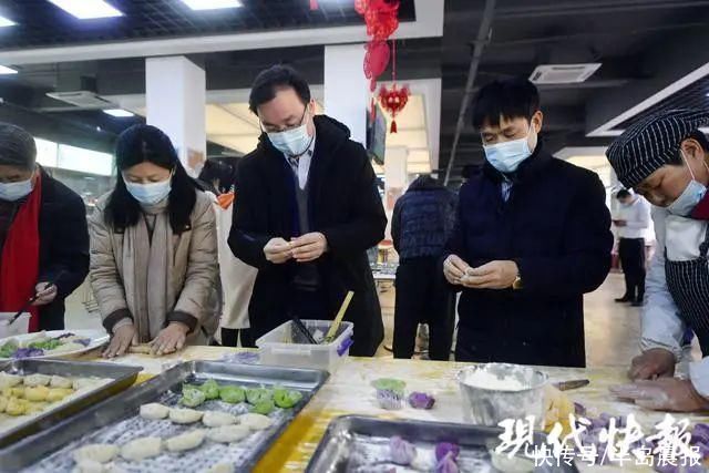 把“研究对象”做成饺子馅，大学生这顿饭年味足