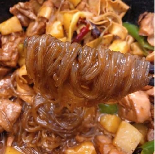 老妈用一个菜招待南方同事,我觉得丢脸,同事临走说了10个字