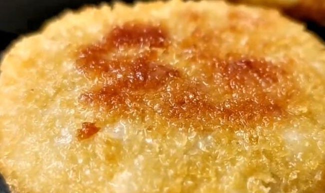 一日三餐|入秋后，此果正当季，2块钱1斤，用来做早餐饼酸甜又软糯，太香了