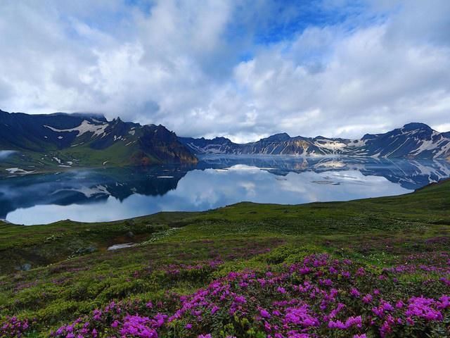 东北最美的湖泊，被16座山峰环绕，还是中国最大火山湖！