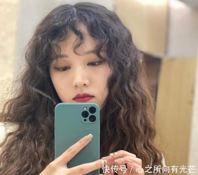 羊毛卷|发际线高的女生,多留这几款发型,显瘦又女神,对发量没要求!