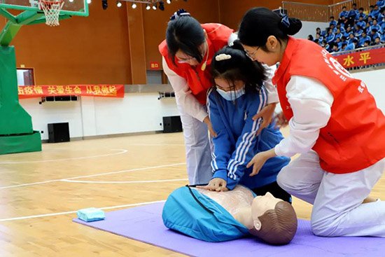 人民|湖南岳阳市汨罗市人民医院联合汨罗市正则学校开展“急救知识进校园”培训活动