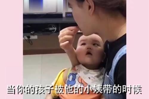 婴儿车|爸爸带娃已成历史,小姨带娃才让人哭笑不得!网友:太现实了