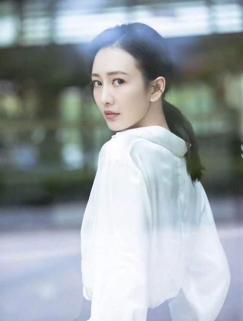 女生涂口红时，千万别有这3个习惯，不然再贵的口红都掉色沾杯