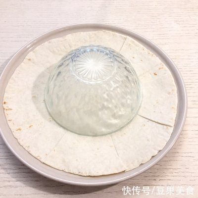 卷饼|#一周减脂不重样#情人节，送给她/他的花——肉酱蘑菇太阳披萨
