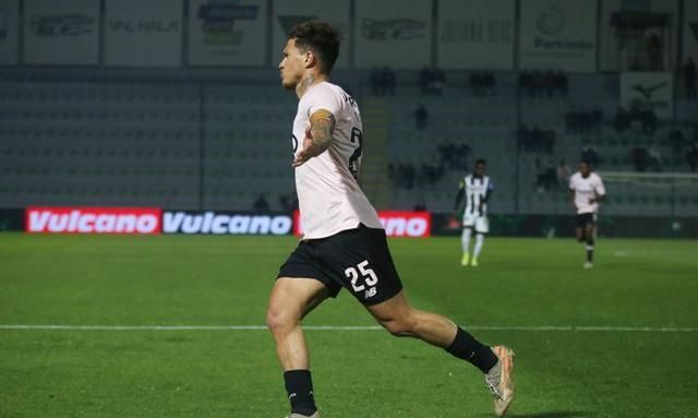 奥塔维奥|3-0!欧冠前冠军拒绝爆冷,8连胜+开局13轮不败,却只领先3分