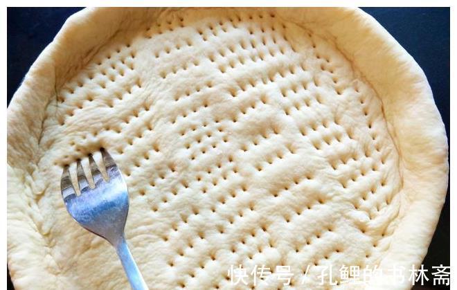 披萨饼|一家四口的早餐，吃披萨最过瘾，有肉有菜还有饼，老公孩子抢着吃