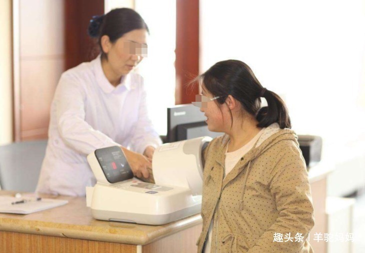 二胎政策|60岁奶奶不顾劝阻,瞒着女儿生二胎,可孩子出生后,女儿却沉默了