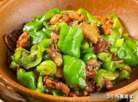 做辣椒炒肉时，先炒辣椒还是猪肉？顺序弄错了，难怪肉不香也不嫩