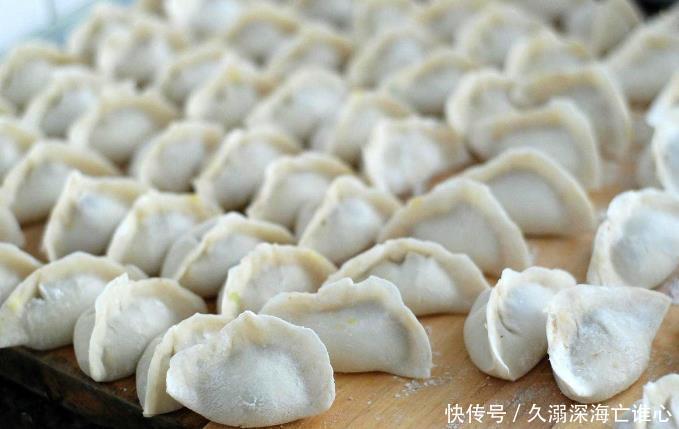 包肉馅饺子,调肉馅时只放“4样”,饺子鲜香味美,还流油流汁
